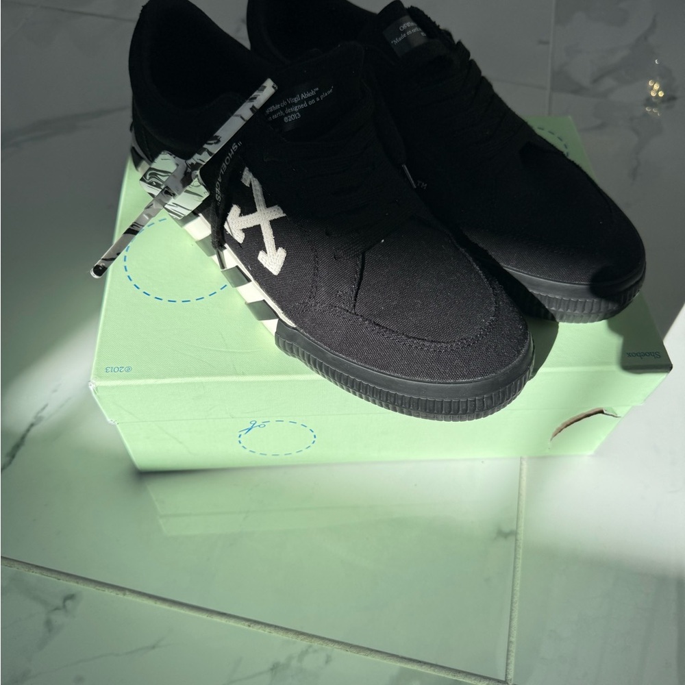 OFF-WHITE
Black Vulcanized Low Sneakers